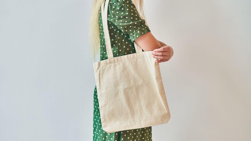 custom tote bags, produce market-ready tote bags, personalized tote bags, custom bag production, affordable tote bag printing, marketing tote bags, tote bag manufacturing guide, business tote bags, eco-friendly tote bags